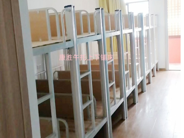 托管中心学生午睡床布置温馨